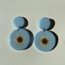 Load image into Gallery viewer, Blue Daisy Earrings
